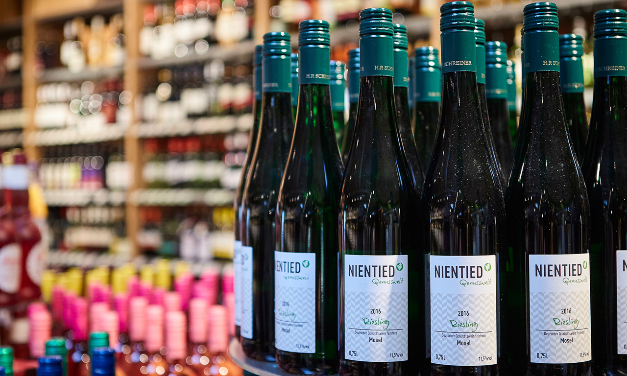Weinflaschen im Marktkauf Nientied 
