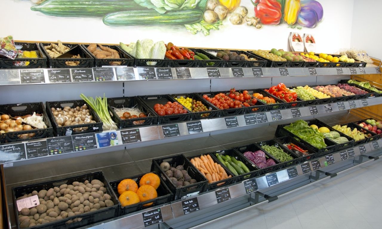 Bioladen-Grasgrün-Ahlen-Gemüsetheke