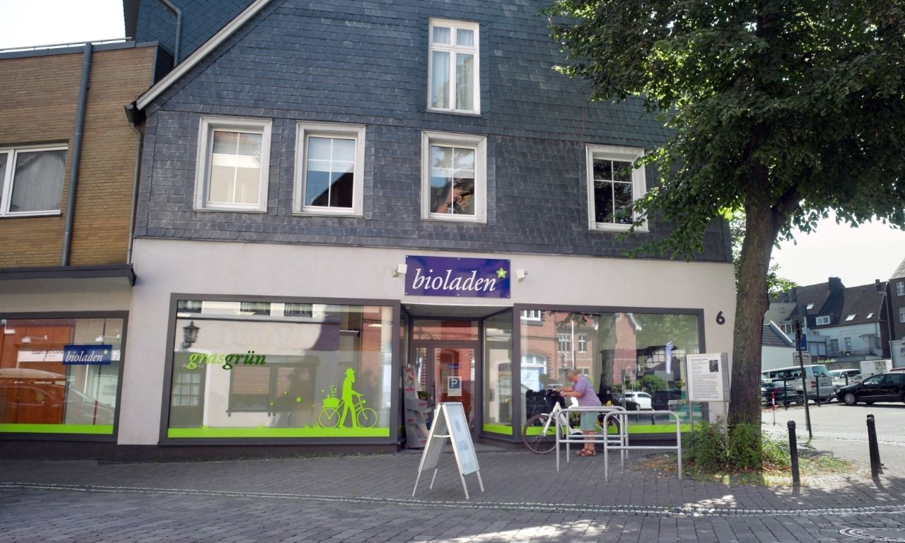 Bioladen-Grasgrün-Ahlen-Aussenansicht
