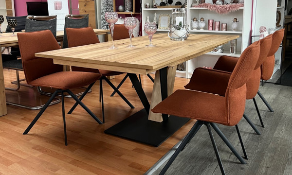 CC Möbeloutlet Ausstellung 2021 - Tisch mit Stühlen